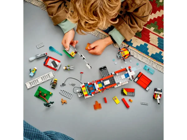 شاحنة الإطفاء القائدة – LEGO City Fire Command Truck (60374) - Image 24