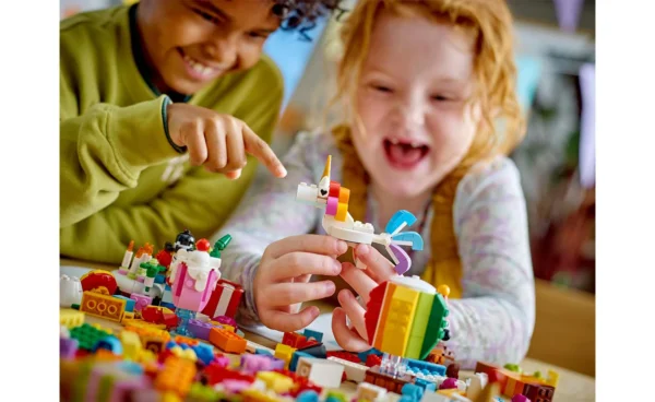 ليجو كلاسيك: صندوق الحفلة الإبداعي – LEGO Classic Creative Party Box (11029) - Image 3