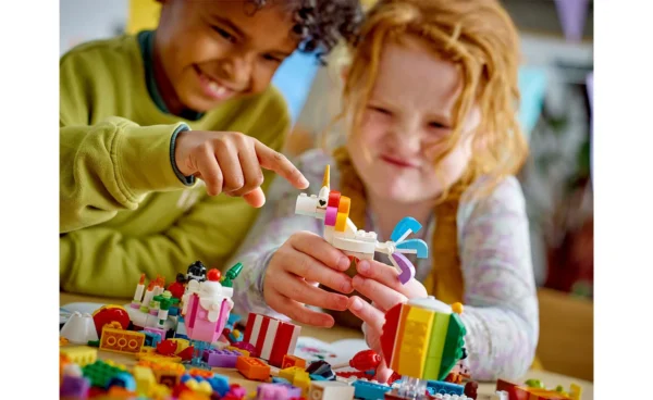 ليجو كلاسيك: صندوق الحفلة الإبداعي – LEGO Classic Creative Party Box (11029) - Image 2